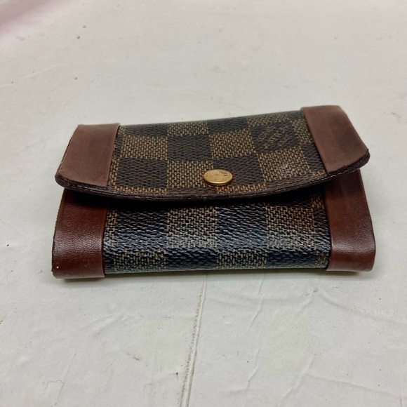 Louis Vuitton, Damier Ebene 6-Hooks Key Case - Picture 7 of 12